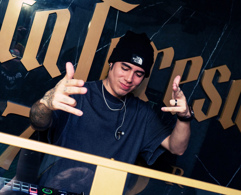 DJ animando la fiesta