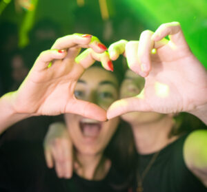 Grupo de chicas de fiestas en Madrid
