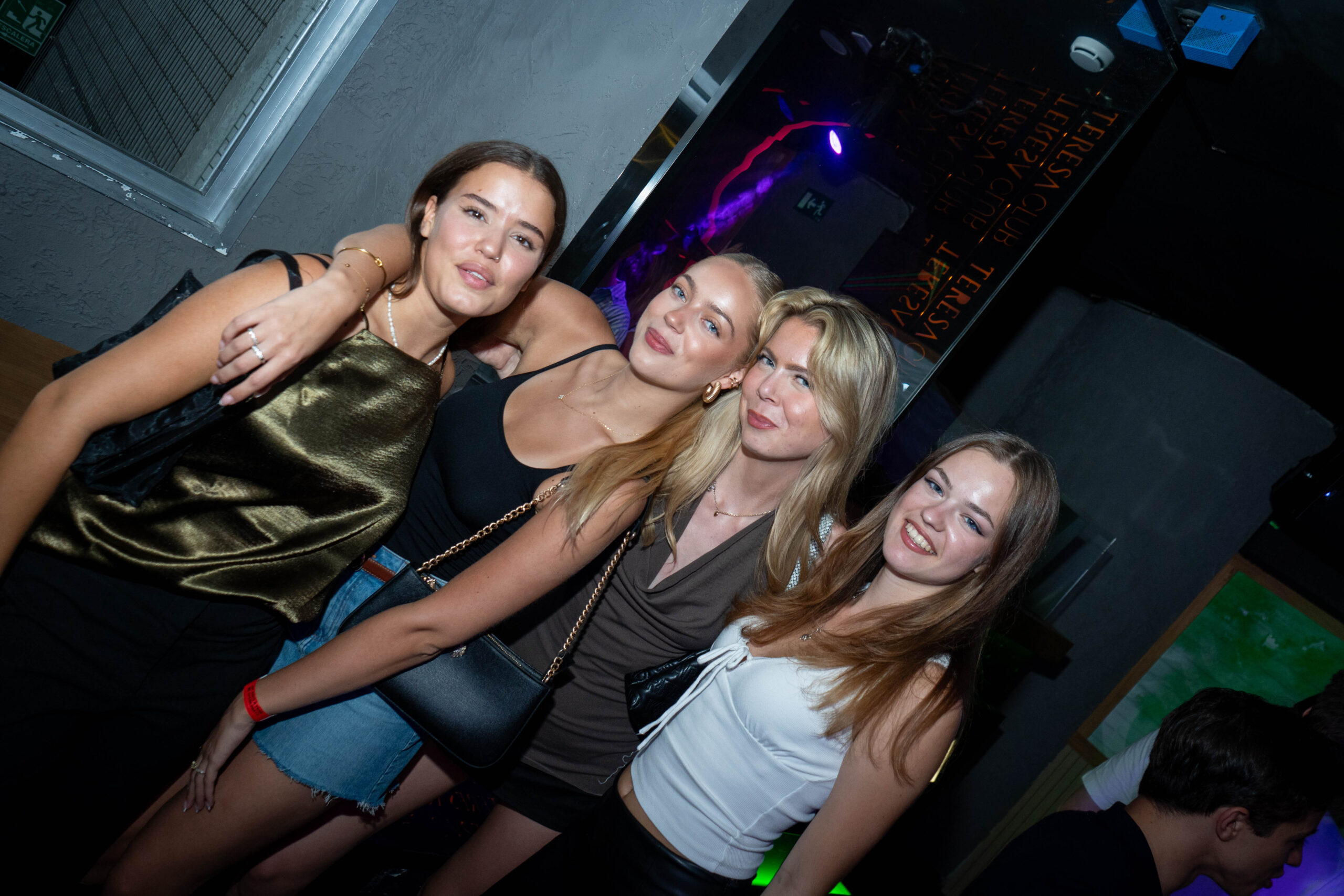 Amigas de fiesta en Teresa Club